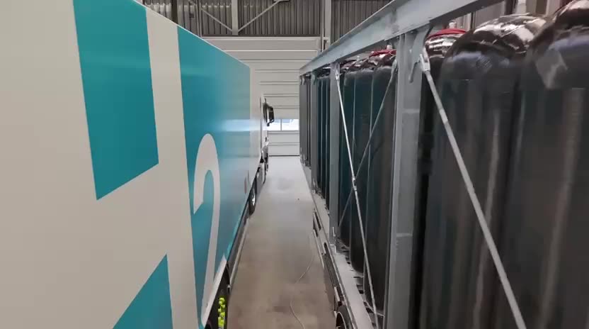 Druckgasflaschenbündel in der CyTec-Fertigungshalle